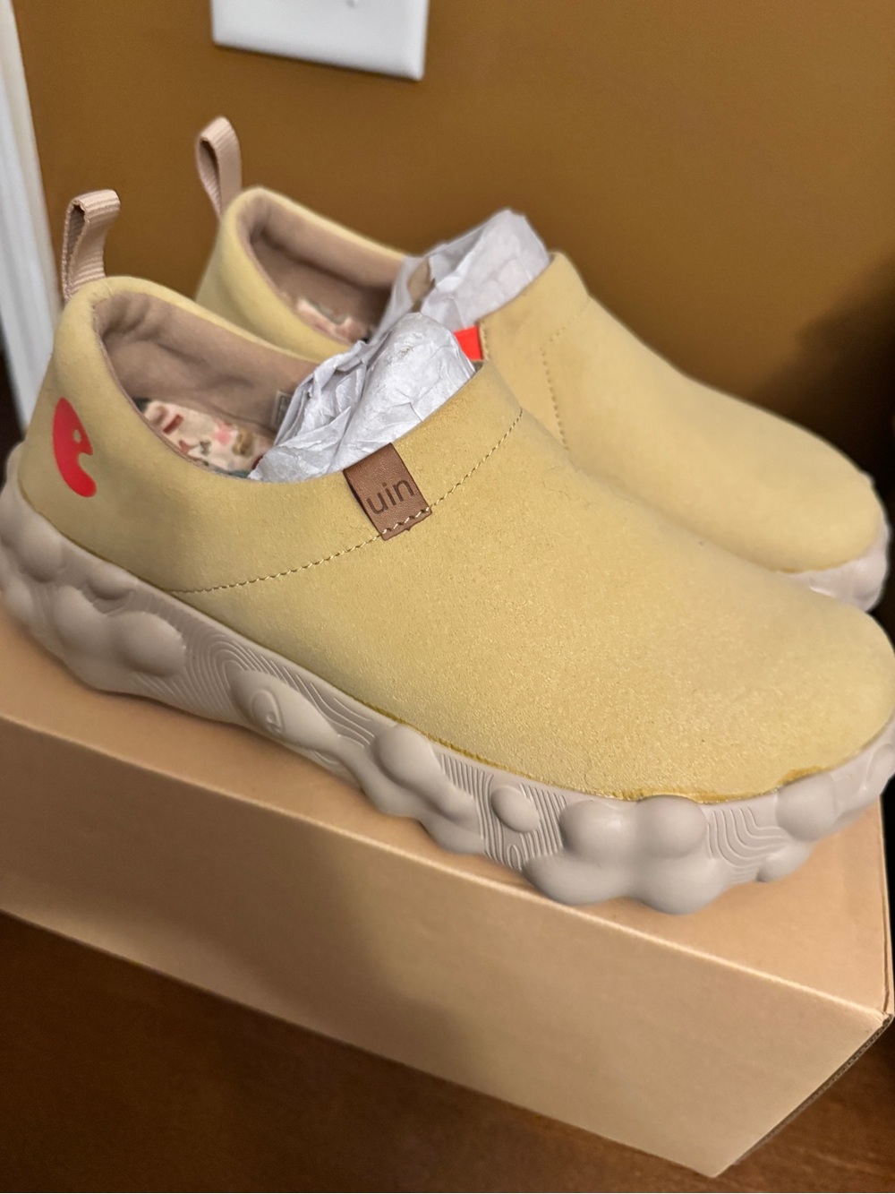 UIN Yellow Slip-On Casual Sneakers with Cream Sole and Coral Accent